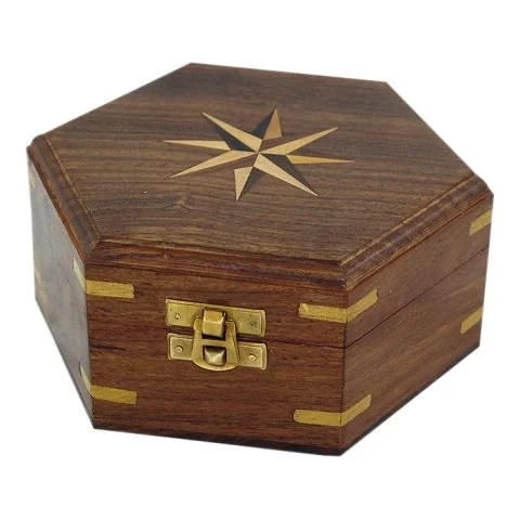 Holzbox mit Windrose Inlay – maritime Schmuckbox aus Holz